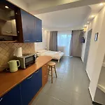 Skyline Chill Spot- With Balcony In Elite Calderon Area *