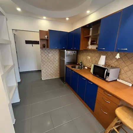 Skyline Chill Spot- With Balcony In Elite Calderon Area