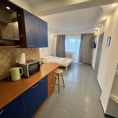 Skyline Chill Spot- With Balcony In Elite Calderon Area *