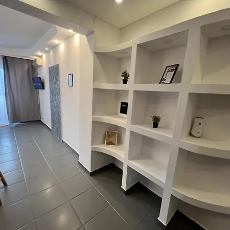 Skyline Chill Spot- With Balcony In Elite Calderon Area Boekarest