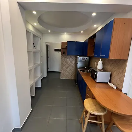 Skyline Chill Spot- With Balcony In Elite Calderon Area