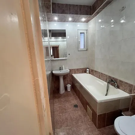 Apartment Comfy With A Balcony In A Presitigious Area *