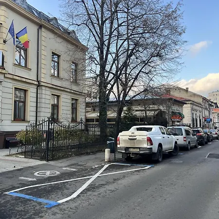 Skyline Chill Spot- With Balcony In Elite Calderon Area *