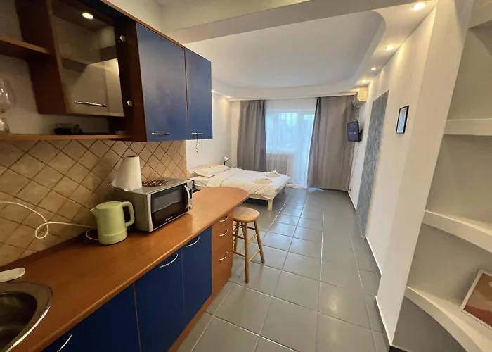 Skyline Chill Spot- With Balcony In Elite Calderon Area *